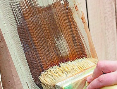 Покраска деревянных изделий: выбор состава и методы работы