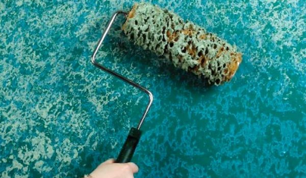 Техника покраски стен без разводов  и следов: как правильно покрасить водоэмульсионной и иными красками с помощью валика