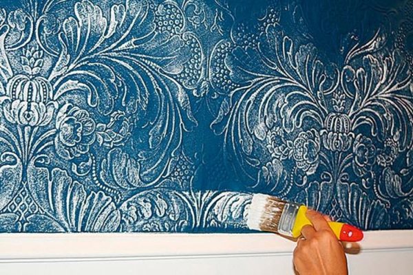 Чем покрасить обои под покраску без разводов: как покрасить стены на обои, какой краской лучше всего красить, правила, рекомендации, советы