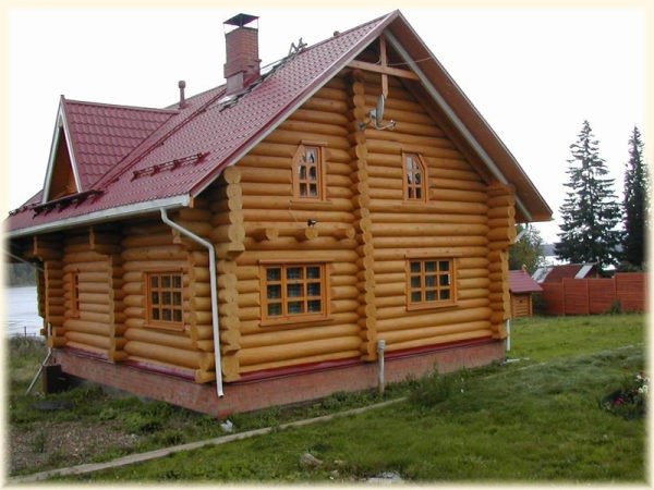 Как выполняется покраска деревянного дома