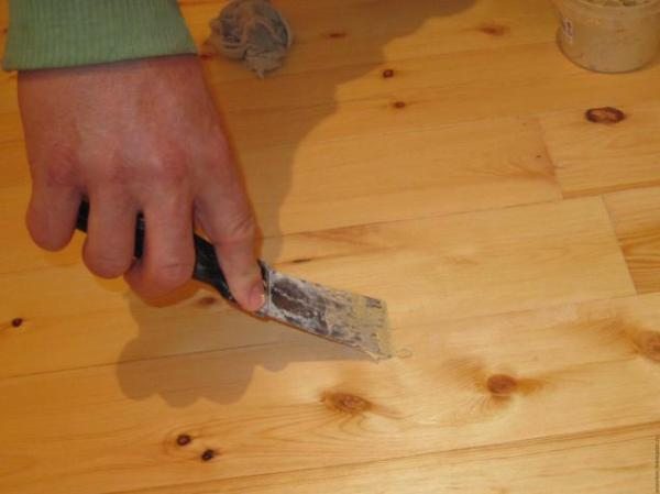 Как выполняется покраска деревянного пола своими руками