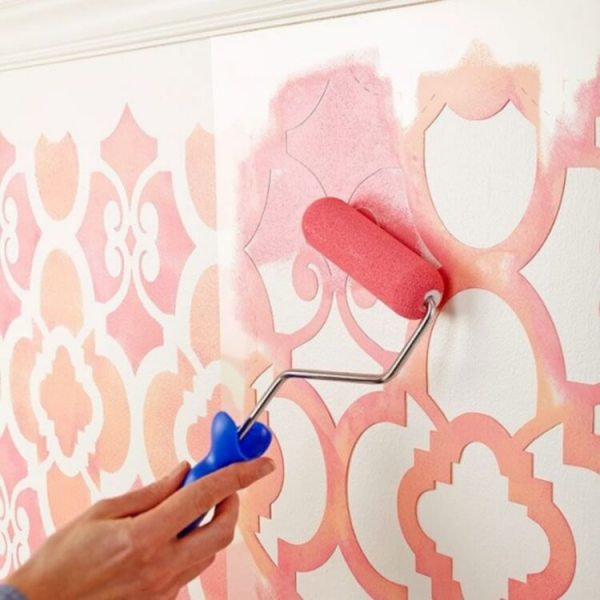Необычная художественная покраска стен: как оригинально оформить стены брызгами, интересные варианты с узором или современная геометрия своими руками