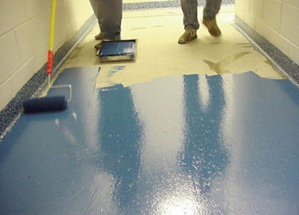 Чем покрасить бетонный пол в гараже: делаем выбор