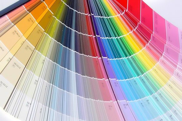 Чем покрасить потолок на кухне: выбираем краску