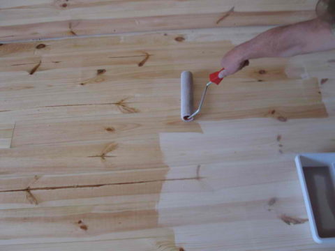 Чем покрасить деревянный пол на даче: рекомендации по подбору лакокрасочного материала