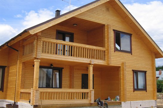 Как выполняется покраска деревянных домов снаружи