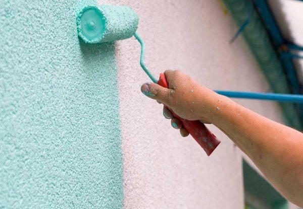 Как правильно красить фасад дома, какие критерии предъявляются фасадным краскам